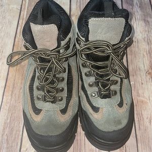 Itasca Amazon Green Hiking Boots, Size 6.5